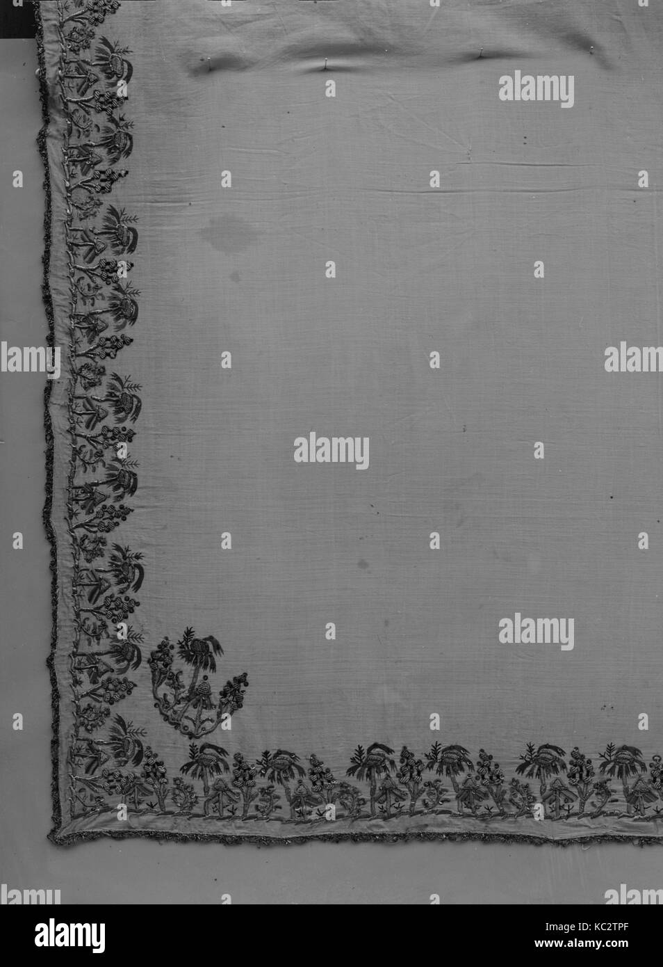 Coperchio, inizi del XIX secolo, attribuito alla Turchia, seta e filo metallico sul cotone; ricamati, 41.75 in alta 41.75 in. ampia (10 Foto Stock