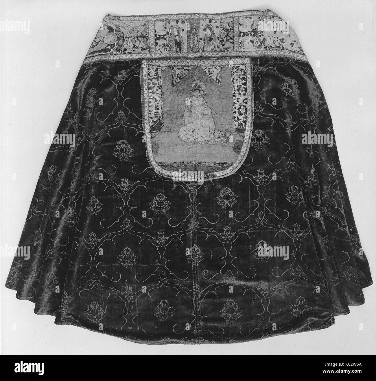 Cope, xv secolo, Italiano, seta, filo di metallo, complessivo: 52 × 115 1/2 in. (132,1 × 293,4 cm), Textiles-Costumes ecclesiastica Foto Stock