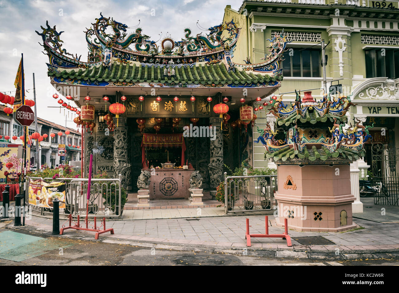 Georgetown, Penang, Malesia - 11 febbraio 2017: street view di choo chay keong tempio adiacente a Yap Kongsi clan house, Armenian Street, George Foto Stock
