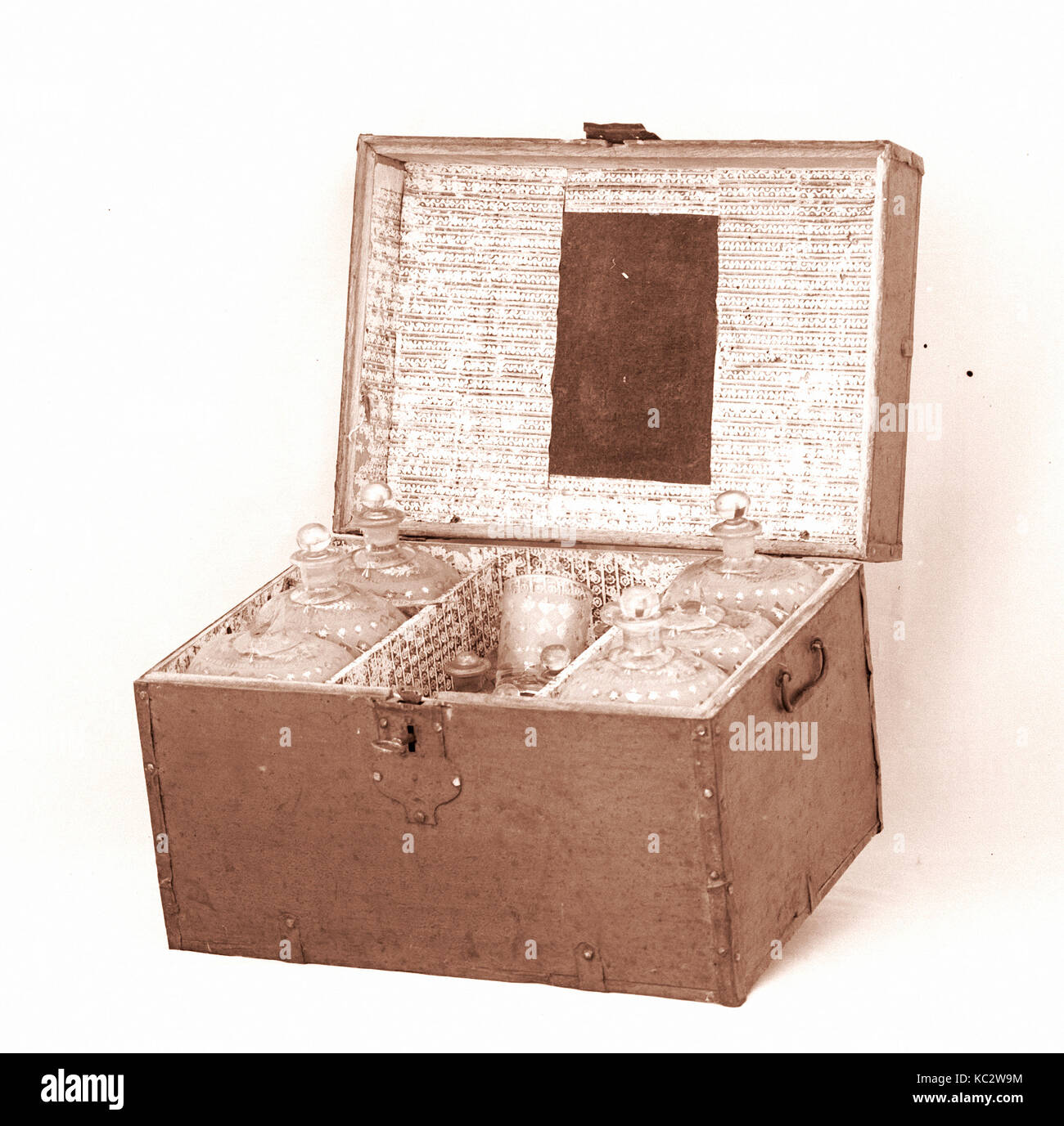 Casella di mensa, 1750-1800, Made in England, britannico, Rovere, 11 1/4 x 17 x 11 3/4 in. (28.6 x 43.2 x 29.8 cm), MOBILI Foto Stock