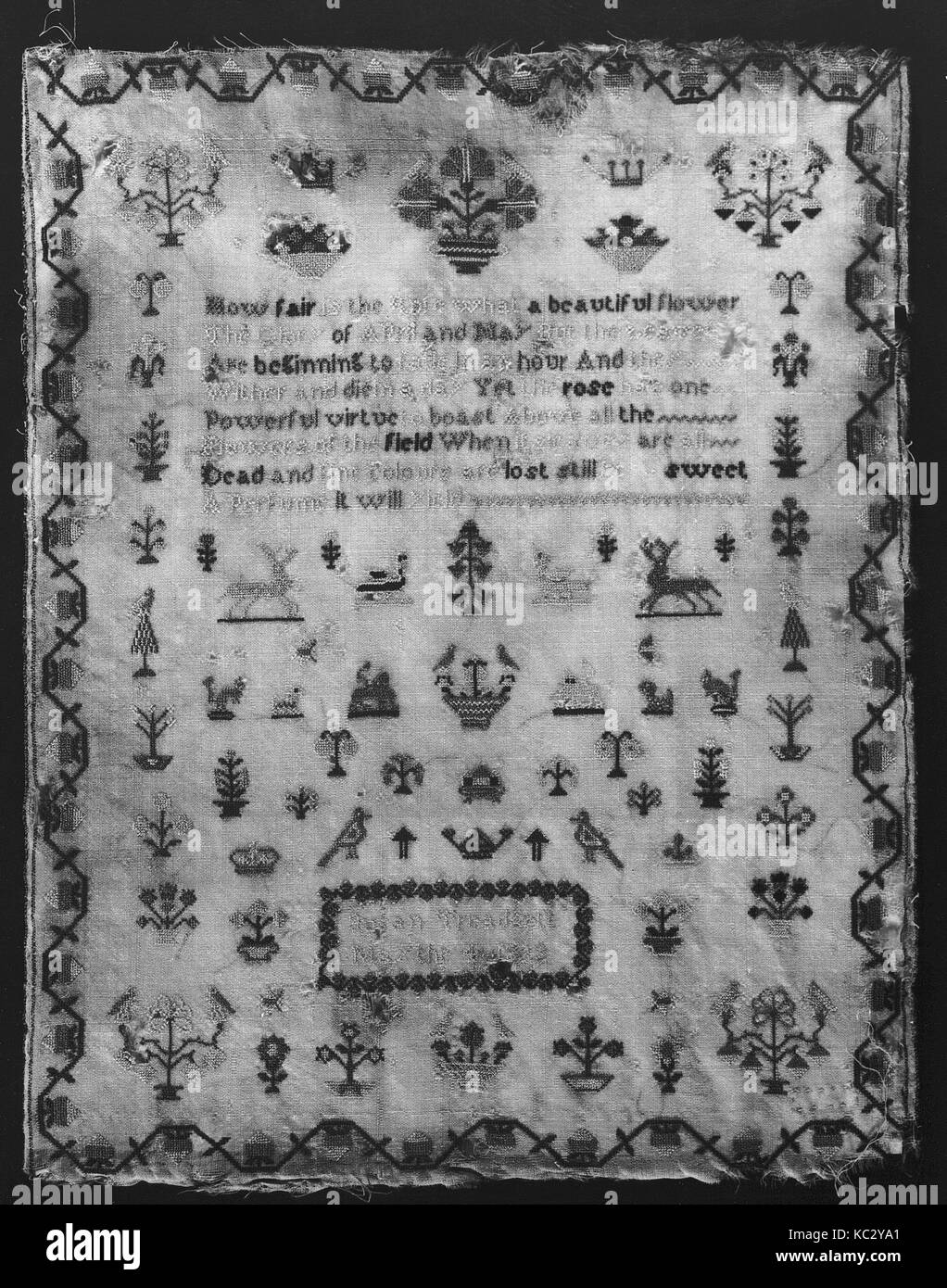 Campionatore, 1832, British, seta su tela di lana, H. 16 7/8 x W. 13 1/4 pollici (42,9 x 33,7 cm), Textiles-Embroidered Foto Stock