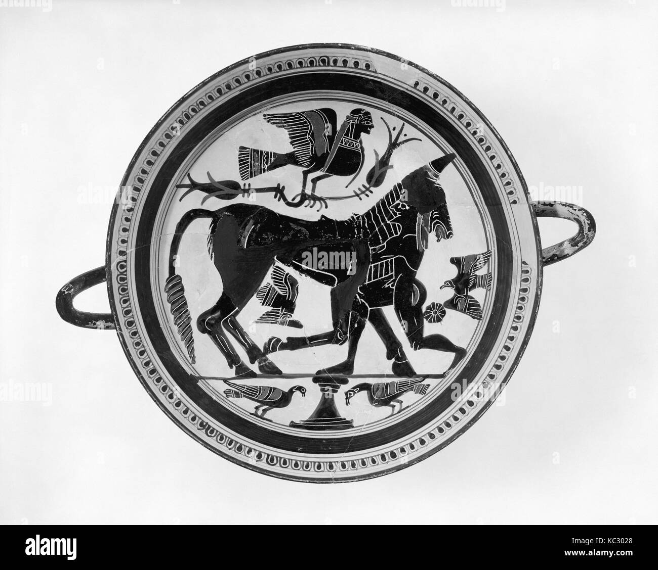 La terracotta kylix (bicchiere), arcaica, ca. 550 A.C., greco, Laconian, terracotta; nero-figura, complessivo: 5 x 10 1/8a. (12,7 Foto Stock