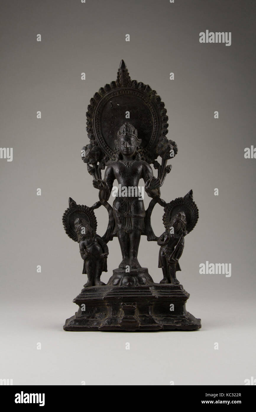 Surya, il dio del sole, con accompagnatori, ca. Ix secolo Foto Stock
