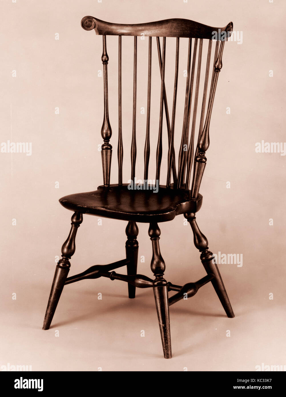 Sedia laterale, 1900-1925, fatta di Framingham, Massachusetts, Stati Uniti, americano, pino, ciliegio, frassino, 40 3/4 x 25 x 19 1/4 in Foto Stock
