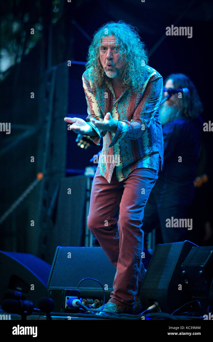 Il cantante inglese-cantautore e musicista Robert Plant esegue un concerto dal vivo presso il norvegese music festival Bergenfest 2014. Robert Plant è meglio conosciuto come il cantante e paroliere della rock band Led Zeppelin. Norvegia, 12/06 2014. Foto Stock