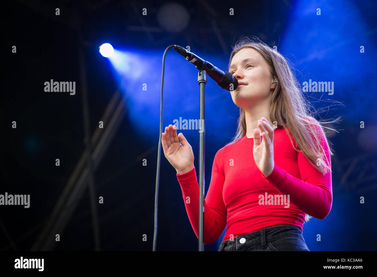 Il Norvegese cantante e cantautore Sigrid esegue un concerto dal vivo durante il norvegese music festival Bergenfest 2017 a Bergen. Norvegia, 15/06 2017. Foto Stock