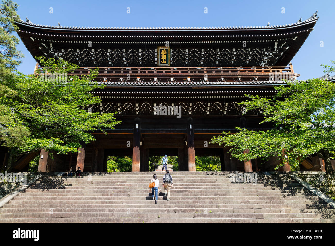 Kyoto, Giappone - 18 maggio 2017: massiccia sanmon gate, l'entrata per il buddista chion nel tempio Foto Stock