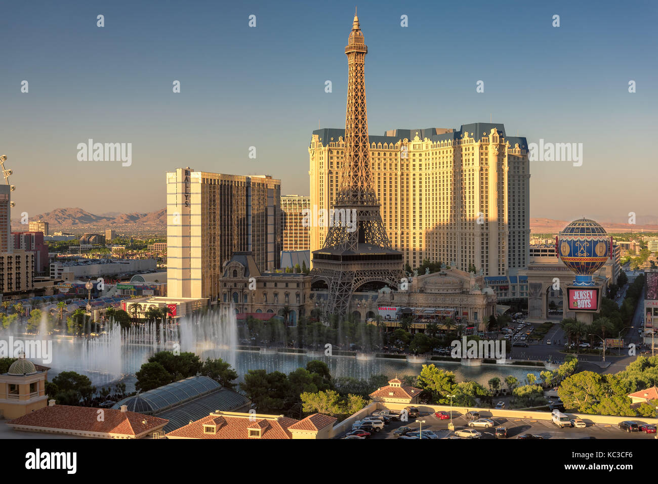 Famosa Las Vegas Strip al tramonto a Las Vegas, Stati Uniti d'America. Foto Stock