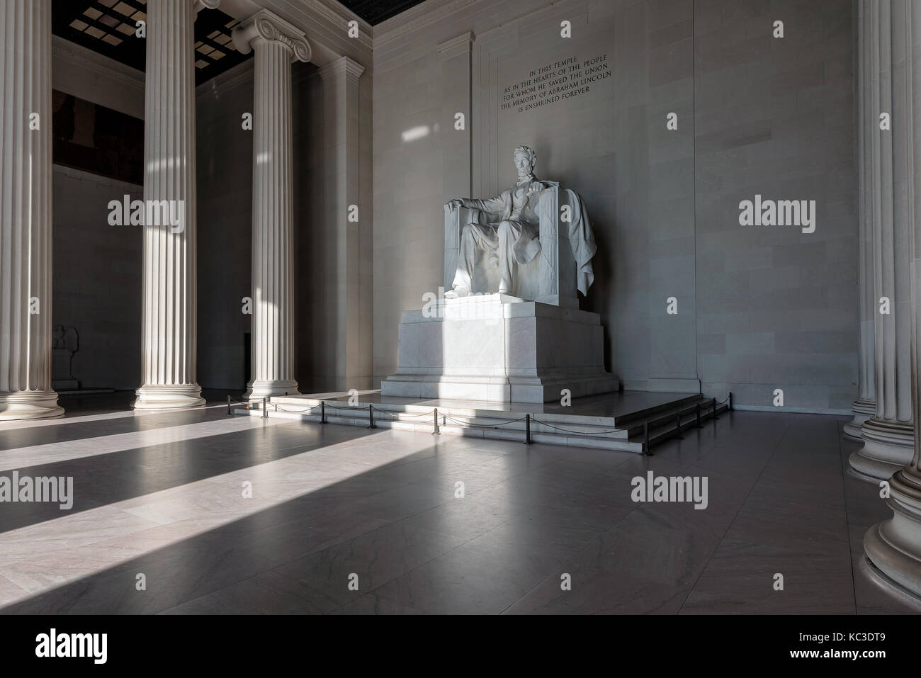 All'interno del Lincoln Memorial a sunrise a Washington DC. Foto Stock