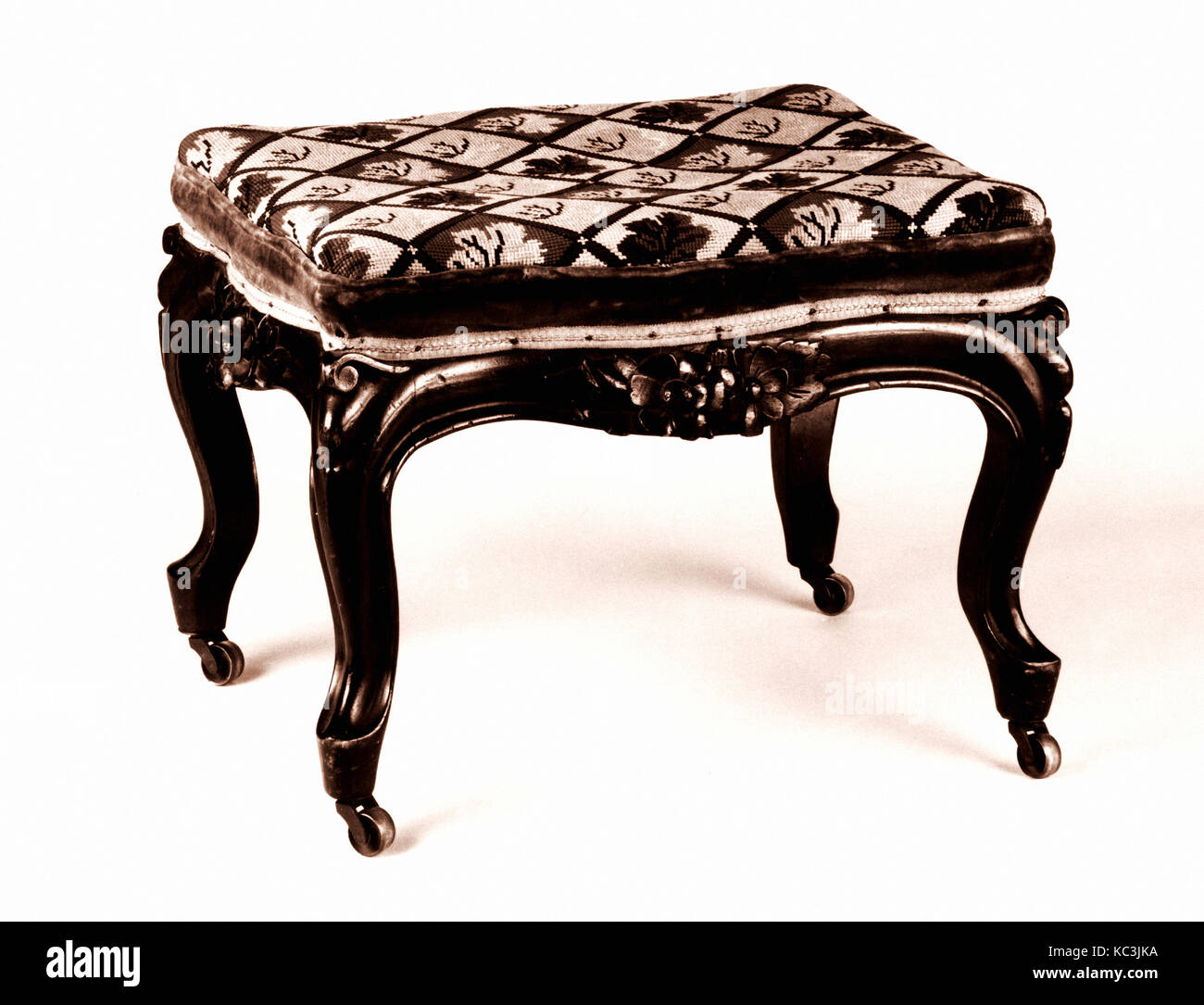 Sgabello, 1845-55, realizzato nella zona est di Cambridge, Massachusetts, Stati Uniti, americano, mogano, 14 x 20 7/16 x 16 3/4 in. (35,6 x Foto Stock