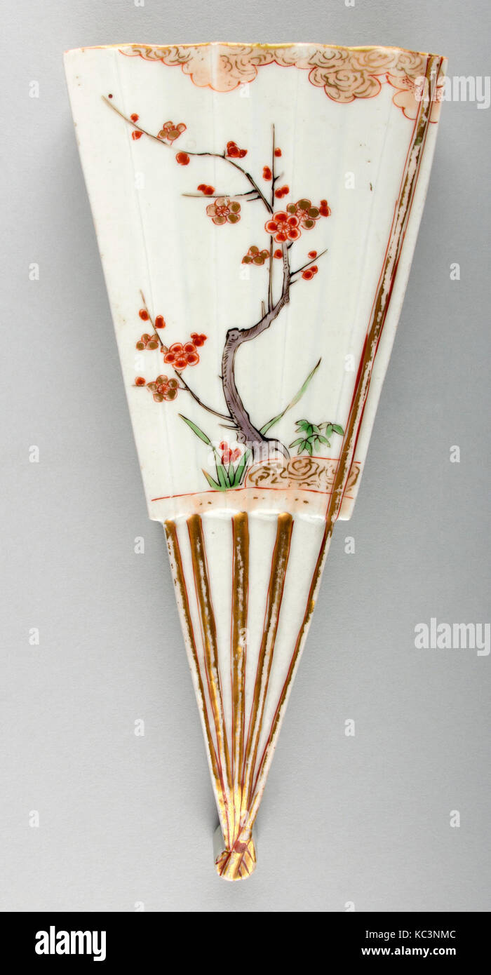 Uno di una coppia di Fan-Shaped parete pensili vasi, tardo XVII secolo Foto Stock