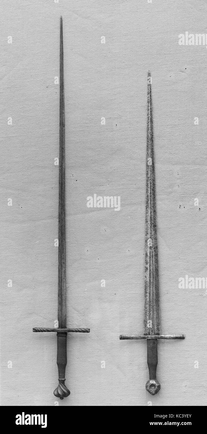 La spada del xv secolo, Tedesco, acciaio, legno, ottone, L. 40 1/2 in. (102,9 cm); W. 8 1/8 in. (20,6 cm); Wt. 2 lb. 13,5 oz. (1289.9 g Foto Stock