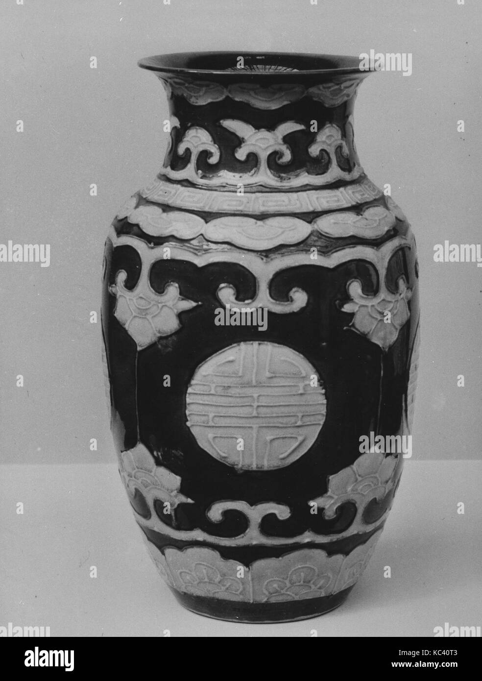 Vaso, periodo Edo (1615-1868), 1820, Giappone, gres (Kairakuen ware), H. 12 a. (30,5 cm), Ceramica Foto Stock