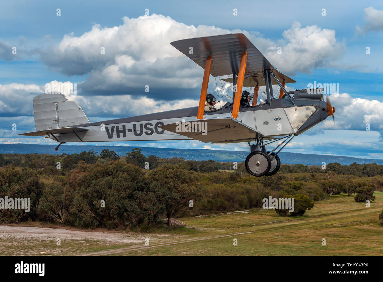 Il solo ed unico, 1920's, autocostruzioni argento centenario biplano, basato a serpentina airfield, Western Australia. Foto Stock