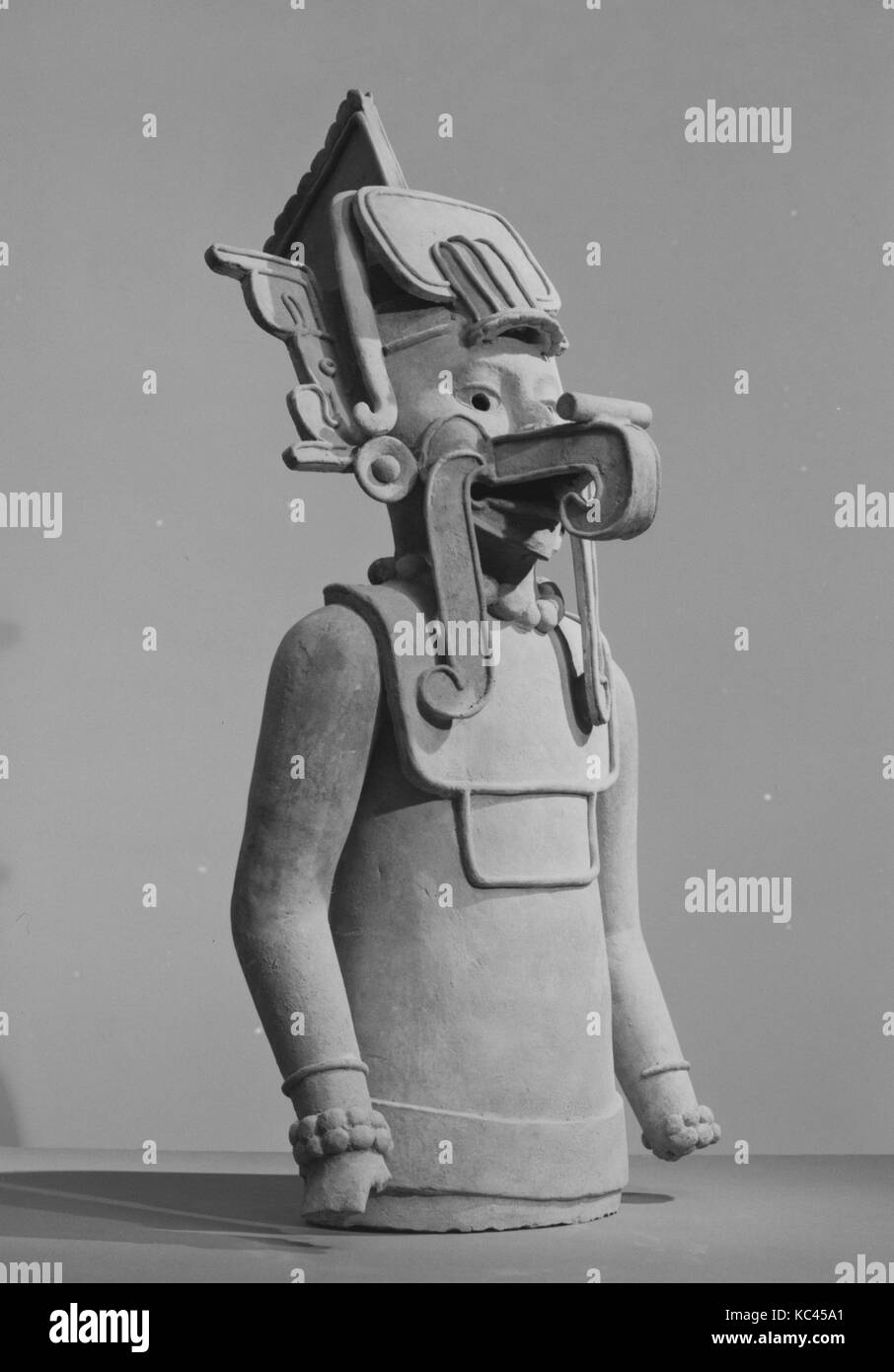 Ehecatl figura, 7th-IX secolo, Messico, Mesoamerica, Veracruz, Veracruz, ceramica, H 0,33 3/4 x W. 14 5/8 x D.17 3/4 in. (85,7 x Foto Stock