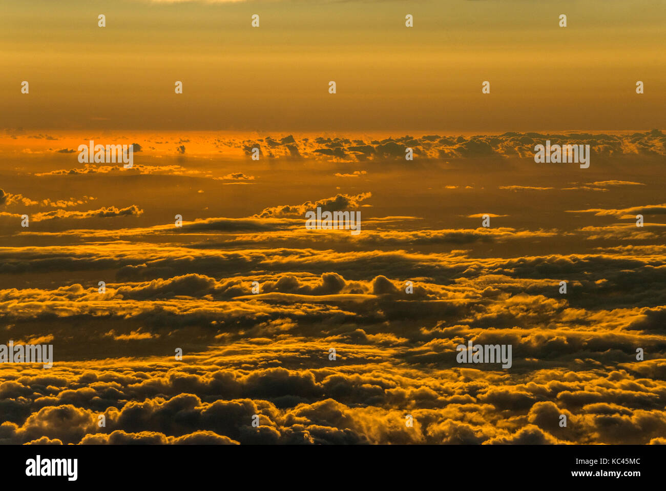 Vista aerea di una cloudscape al tramonto. Foto Stock