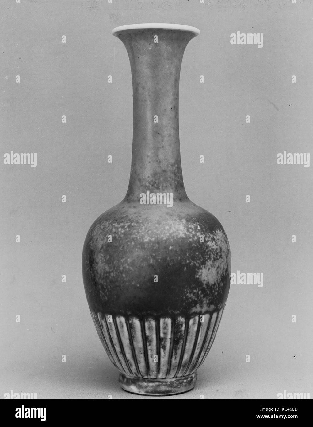 Vaso, dinastia Qing (1644-1911), Kangxi periodo (1662-1722), in Cina, porcellana, H. 8 1/2 in. (21,6 cm), Ceramica Foto Stock