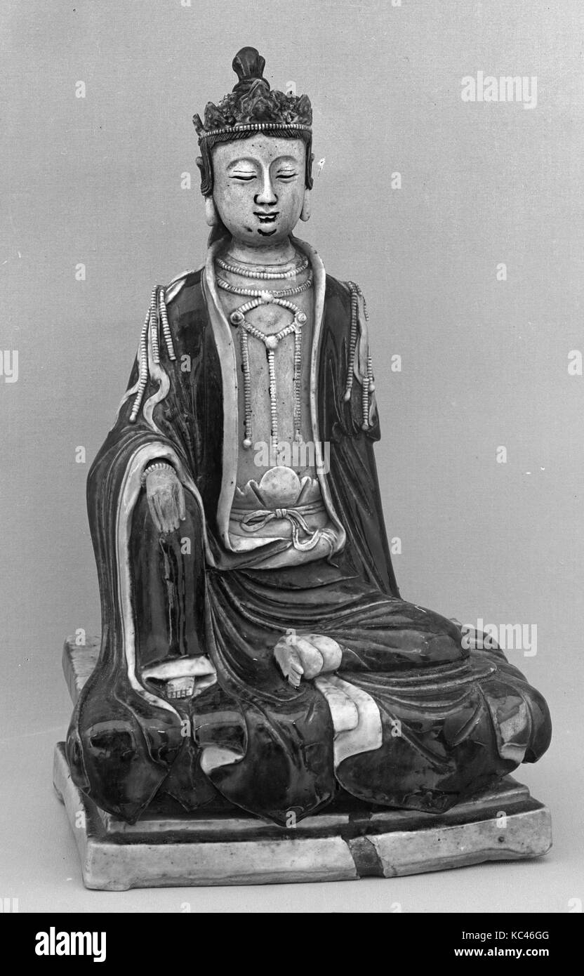La figura di Guanyin, dinastia Ming (1368-1644), in Cina, porcellana, H. 13 a. (33 cm), Ceramica Foto Stock