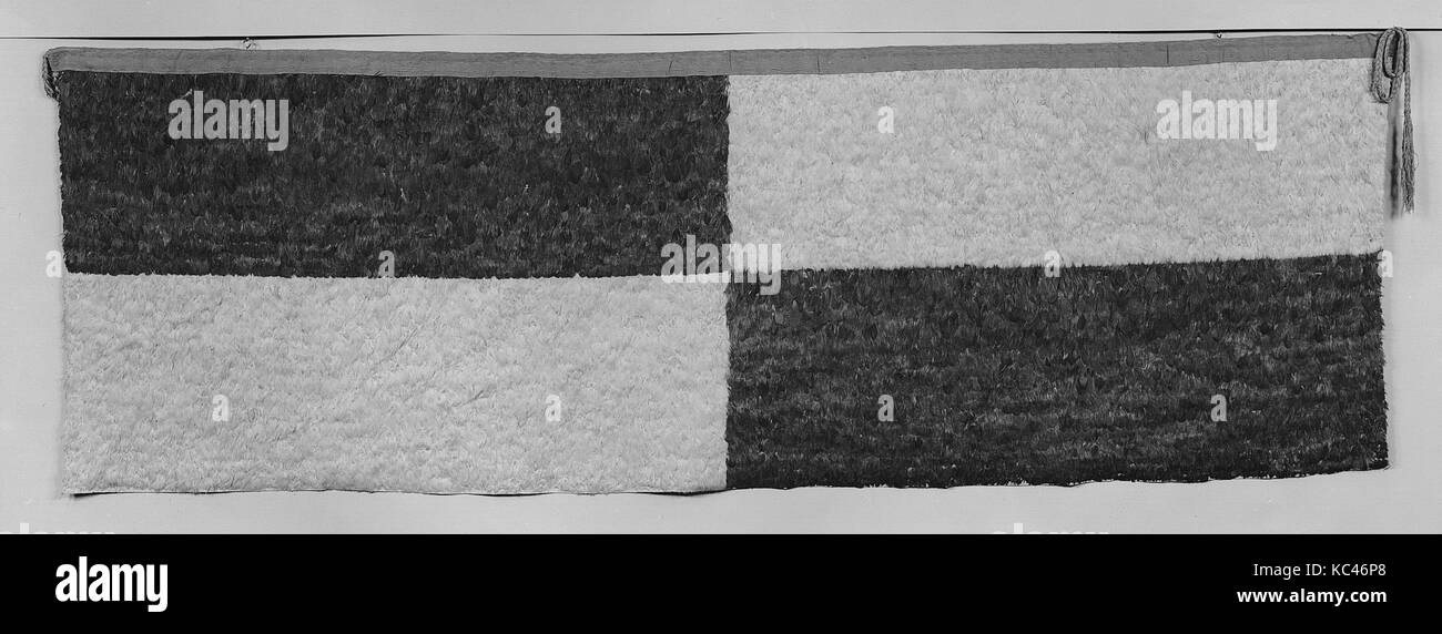 Pannello sfumato, A.D. 600-900, Perù, Sud della costa, Wari, piume, cotone, camelid capelli, H. 27 1/2 x W. 83 1/2 x D. 3 1/4 in. (69 Foto Stock Pannello sfumato, A.D. 600-900, Perù, Sud della costa, Wari, piume, cotone, camelid capelli, H. 27 1/2 x W. 83 1/2 x D. 3 1/4 in. (69 Foto Stock