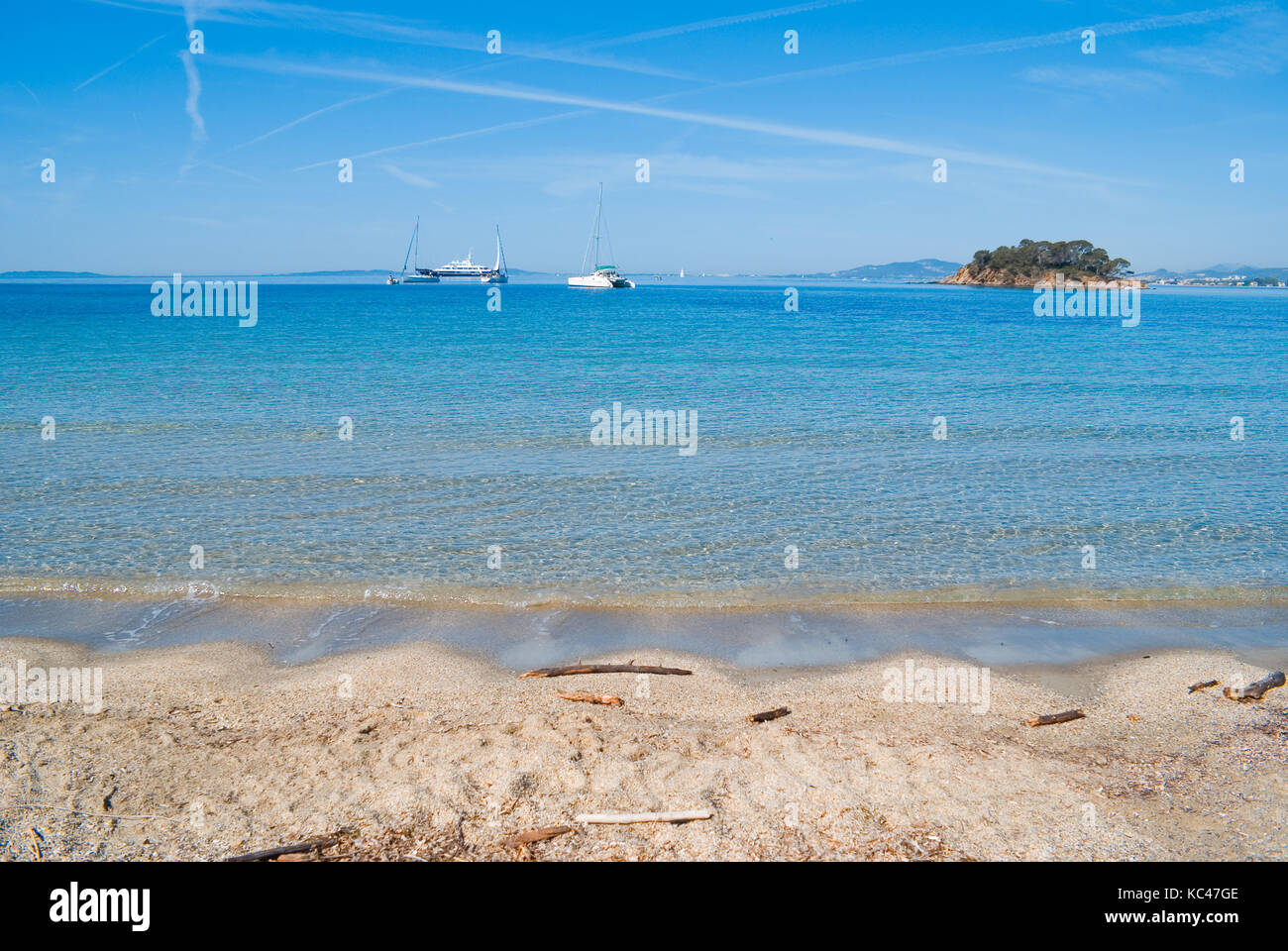 Piccola isola di fronte alla spiaggia nei pressi della città di 'La londe les maures' , var costa azzurra, francia Foto Stock
