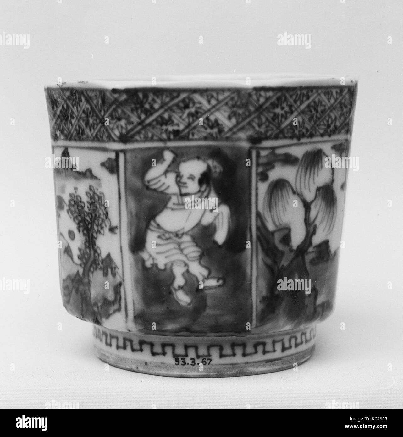 染付唐人山水文六角碗, esagonale tazza cinese con figure e paesaggi, fine XVIII secolo - XIX secolo Foto Stock