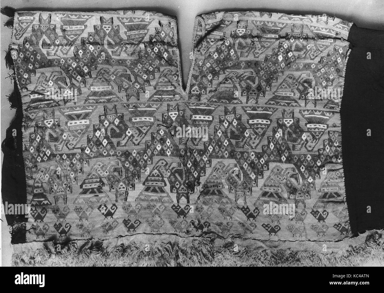 Arazzo tunica senza maniche, 10th-XV secolo, Perù, Perù; costa centrale (?), Camelid capelli, cotone, complessivo: 40 x 20 in. (101,6 Foto Stock