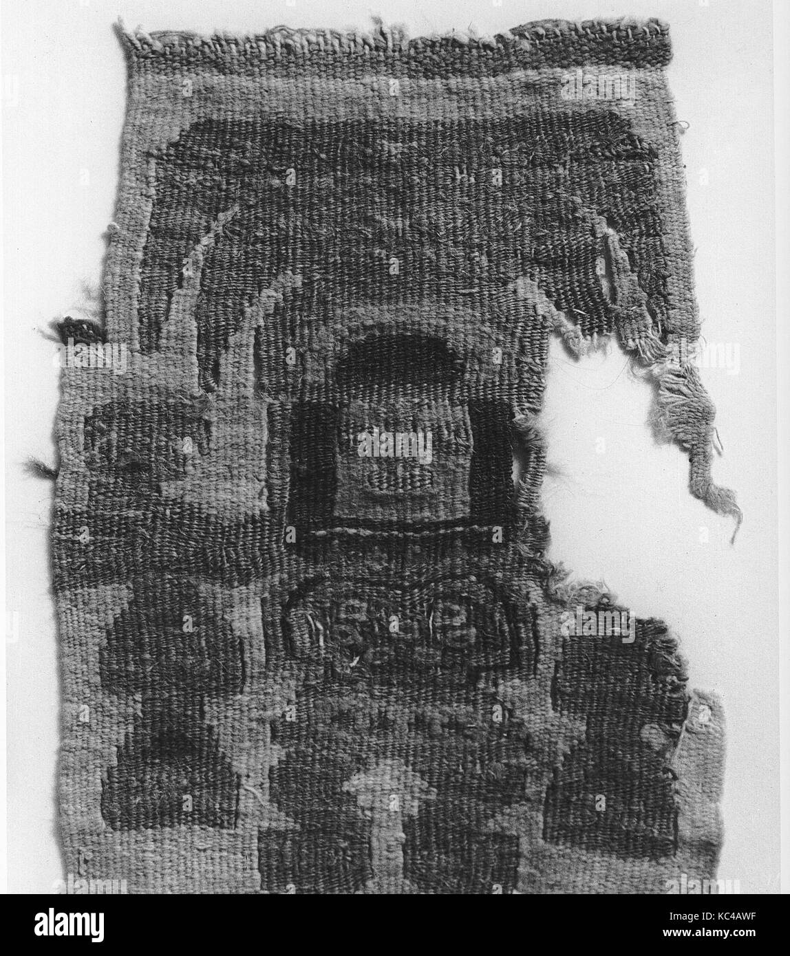 Arazzo frammento con la figura piumati, 9th-XIII secolo Foto Stock