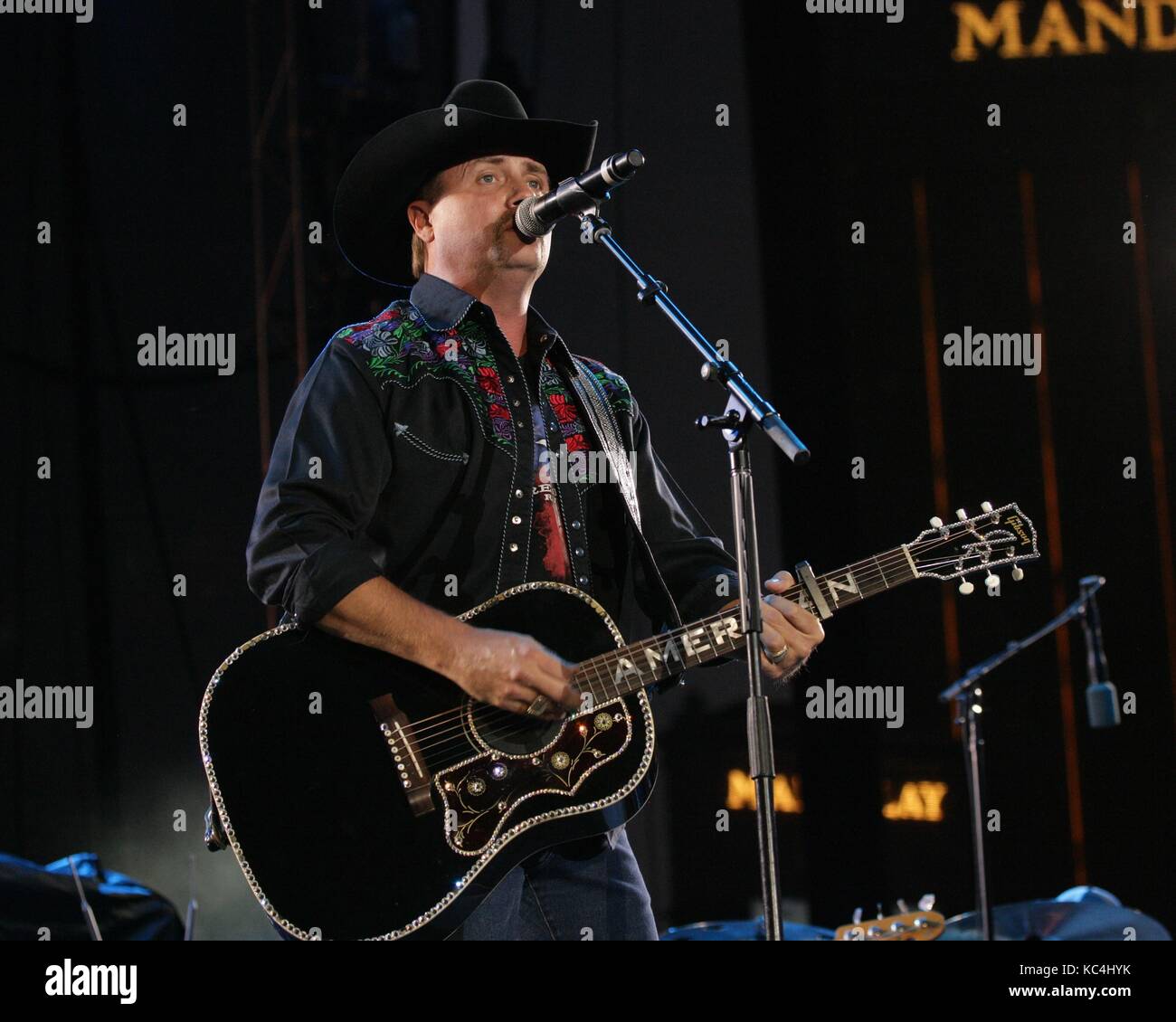 John Rich of Big and Rich sul palco per il Route 91 Harvest Concert Festival - DOM 2, Las Vegas Village, Las Vegas, NV 1° ottobre 2017. Foto di: JA/Everett Collection Foto Stock