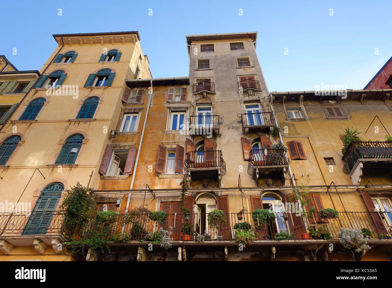 La facciata della casa in piazza delle erbe, Verona, veneto, Italia, Europa Foto Stock