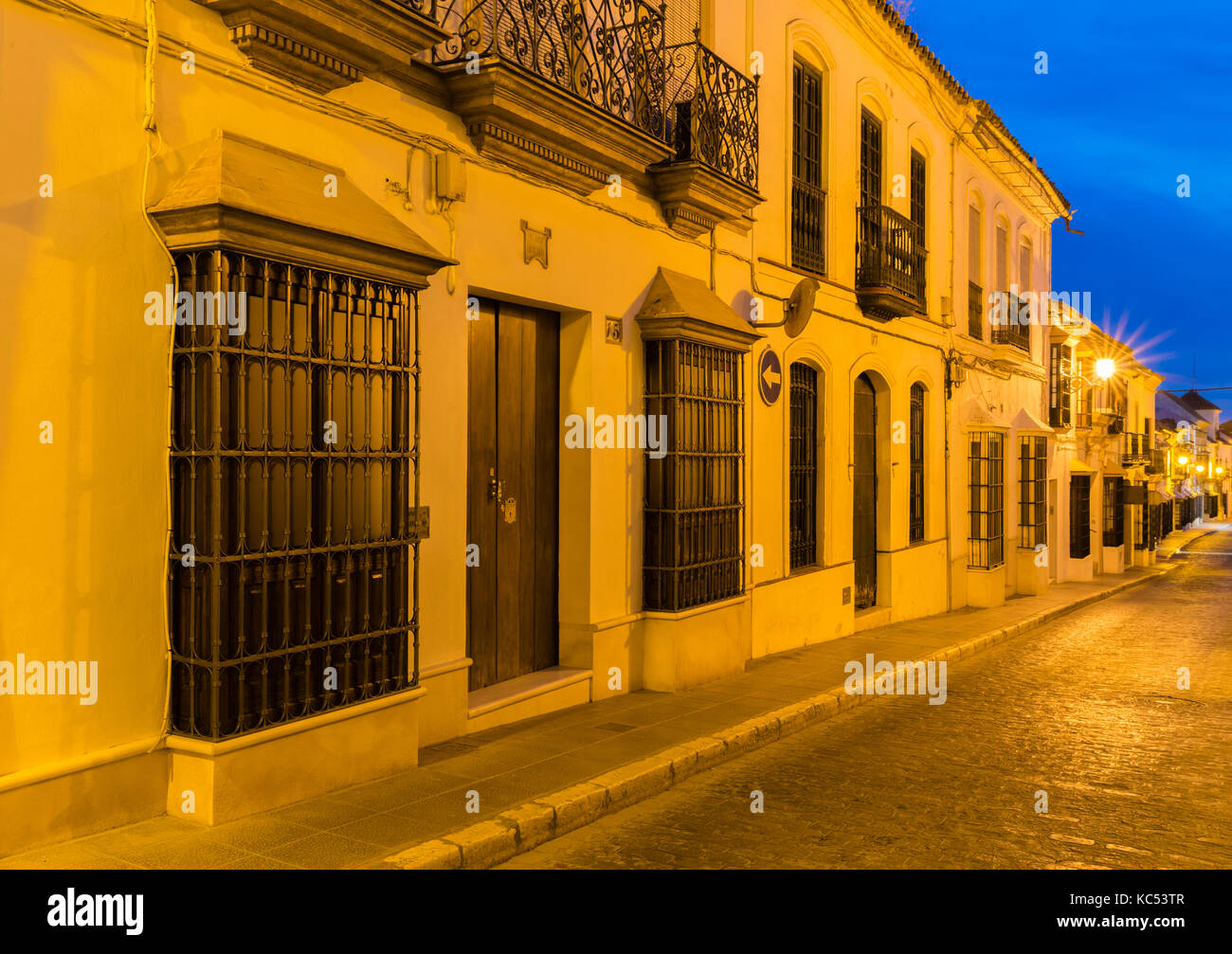 Corsia, griglie tipiche per finestre, Osuna, provincia di Siviglia, Andalusia, Spagna Foto Stock