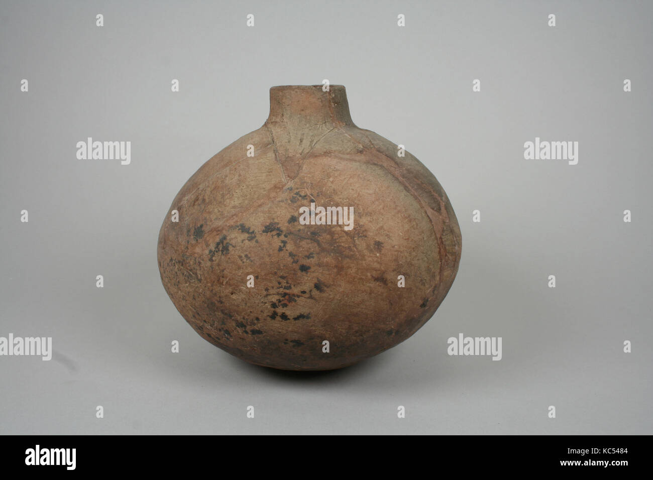 Storage, jar 3rd-II secolo A.C. (?), Perù, Paracas, ceramica, complessivo: 7 3/4 in. (19,69 cm), Ceramics-Containers Foto Stock