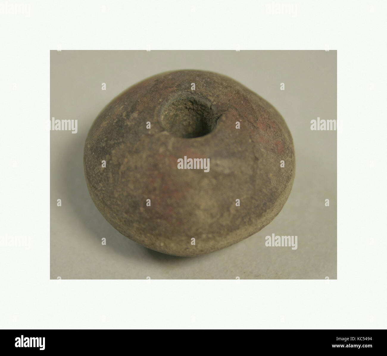 Mandrino Whorl, 10th-XVI secolo (?), Perù, peruviano, ceramica, altezza 3/4 in., Ceramics-Implements Foto Stock