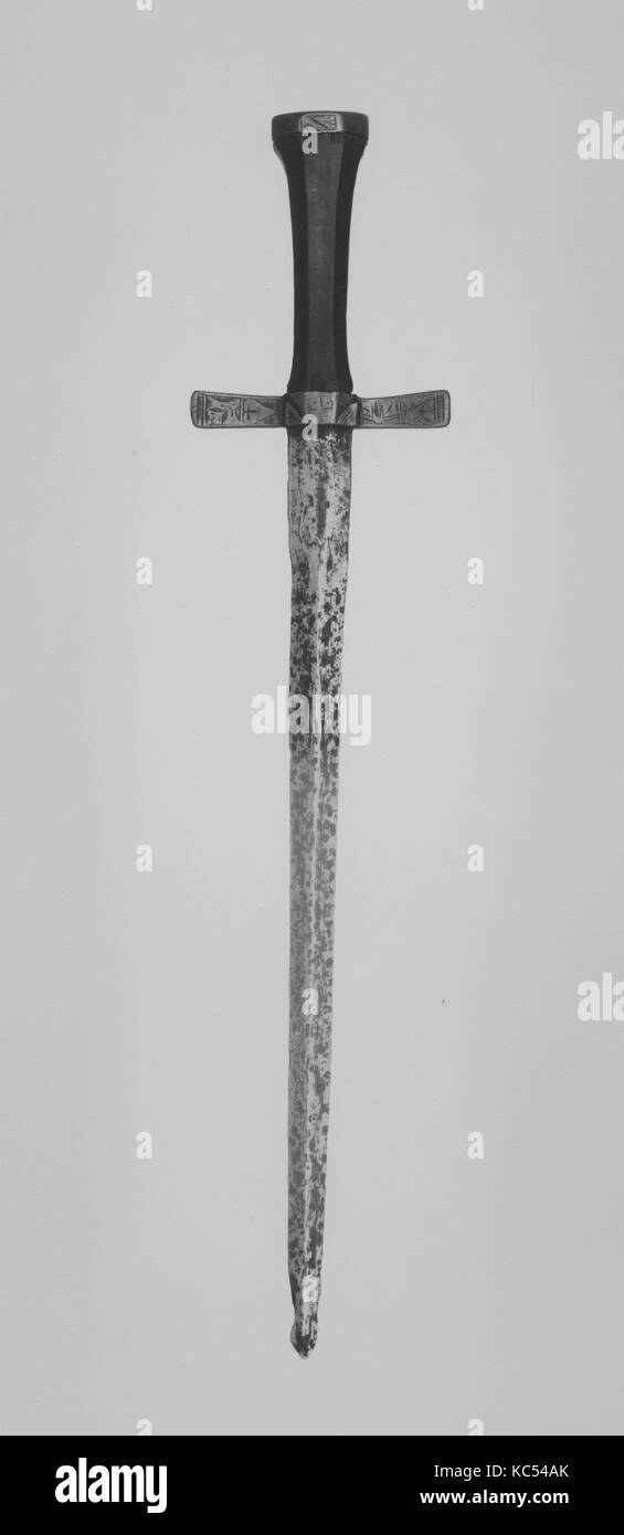 Pugnale, 1380-1400, British, acciaio, legno, ottone, L. 16 1/4 in. (41,3 cm); W. 3 3/8 in. (8,6 cm); Wt. 8 oz. (226.8 g), pugnali Foto Stock