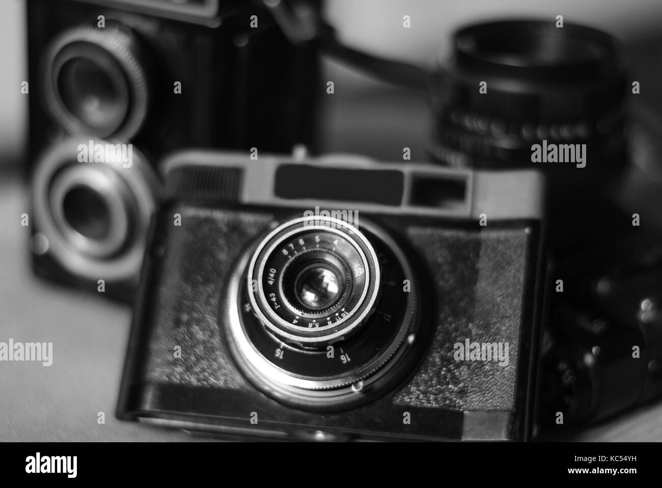 Tre vecchie telecamere che vengono ora utilizzati raramente Foto Stock
