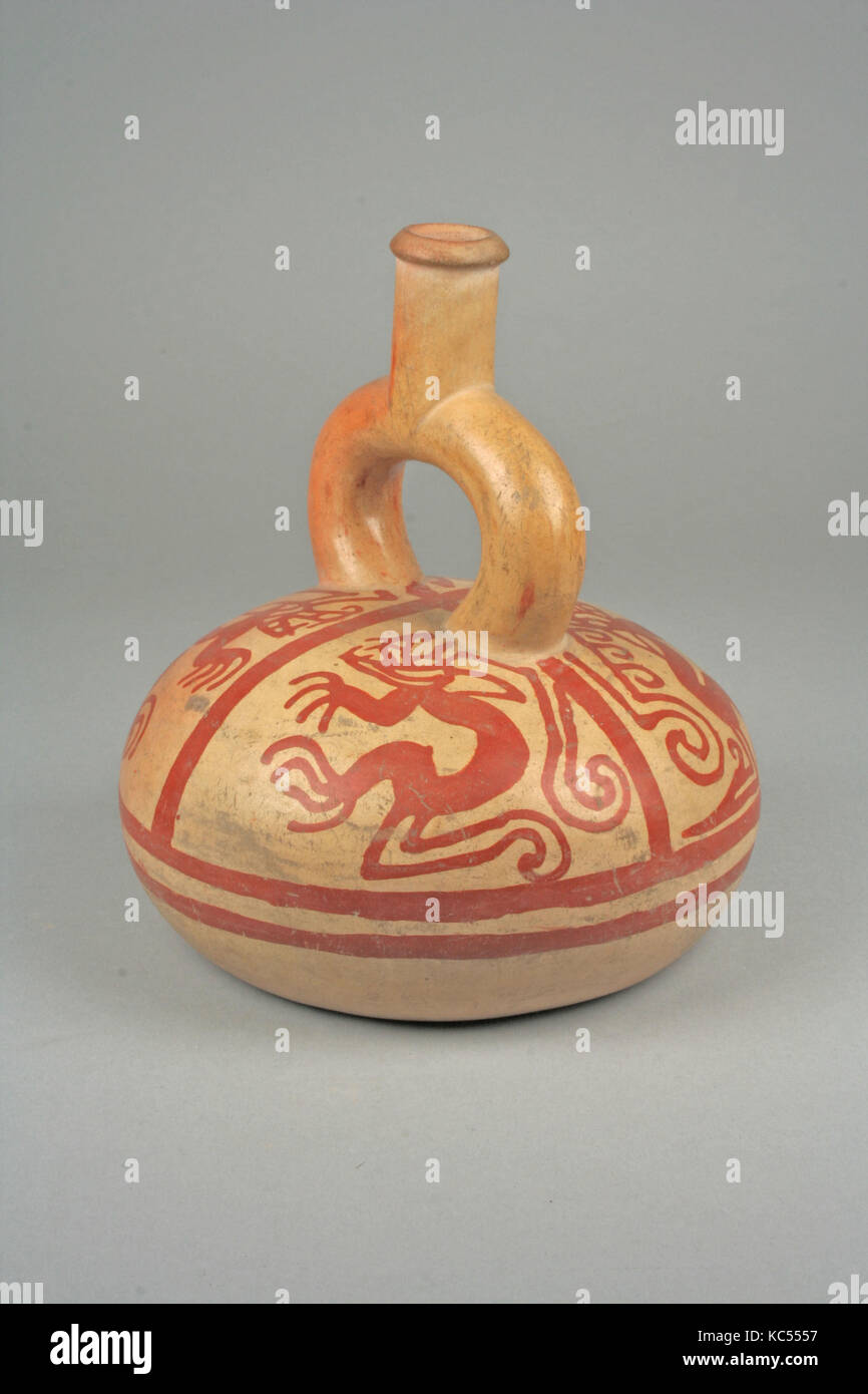 Staffa del tubo di lancio con bottiglia di puma, 300-150 A.C., Perù, Moche, ceramica, slip, pigmento, complessivo: 6 1/4 in. (15,88 cm), Ceramica Foto Stock