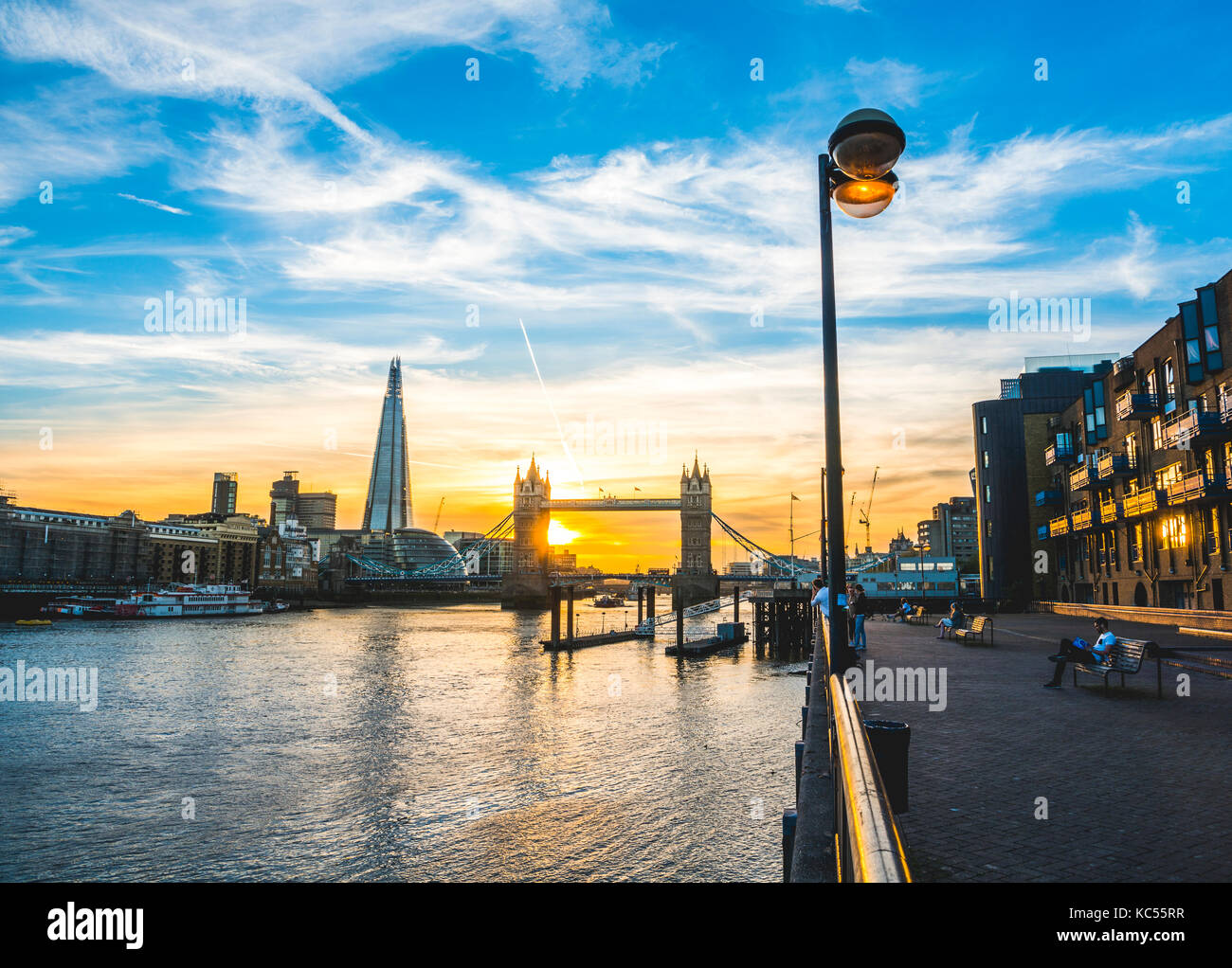 Themse, Themse, Tower Bridge, The Shard, Sonnenuntergang, Wasserspiegelung, Southwark, St Katharine's & Wapping, Londra, Inghilterra Foto Stock