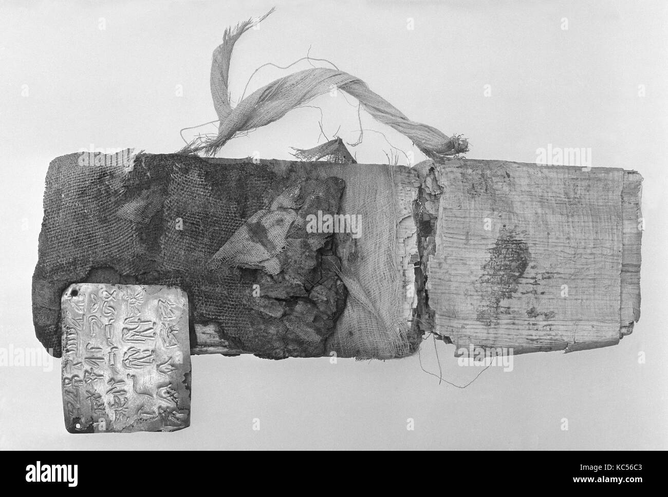 Amulet placca, periodo tardo-periodo tolemaico, 664-30 A.C. dall'Egitto; detto essere dal Sud Alto Egitto, Gebelein Foto Stock