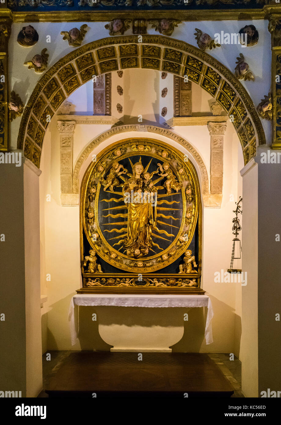 Madonna della corona illuminata, Virgen de la Granada, Panteón ducale, rinascimentale, Colegiata Santa Maria, Osuna Foto Stock