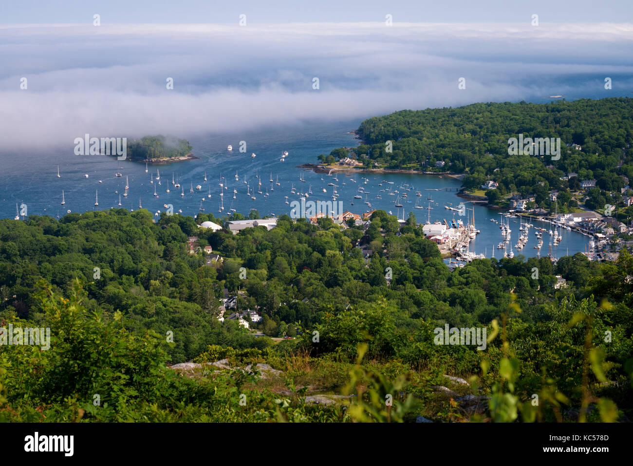 Vista di Camden, Maine, da Mount Battie in Camden Hills State Park. Foto Stock