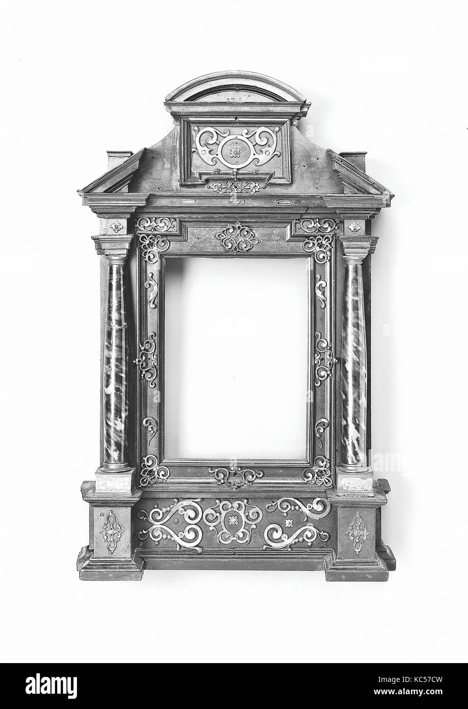 Tabernacolo frame, inizio del XVII secolo, austriaca, Salisburgo, pino telaio posteriore e la carcassa con applicata segato impiallacciatura in ebano e raschiato Foto Stock