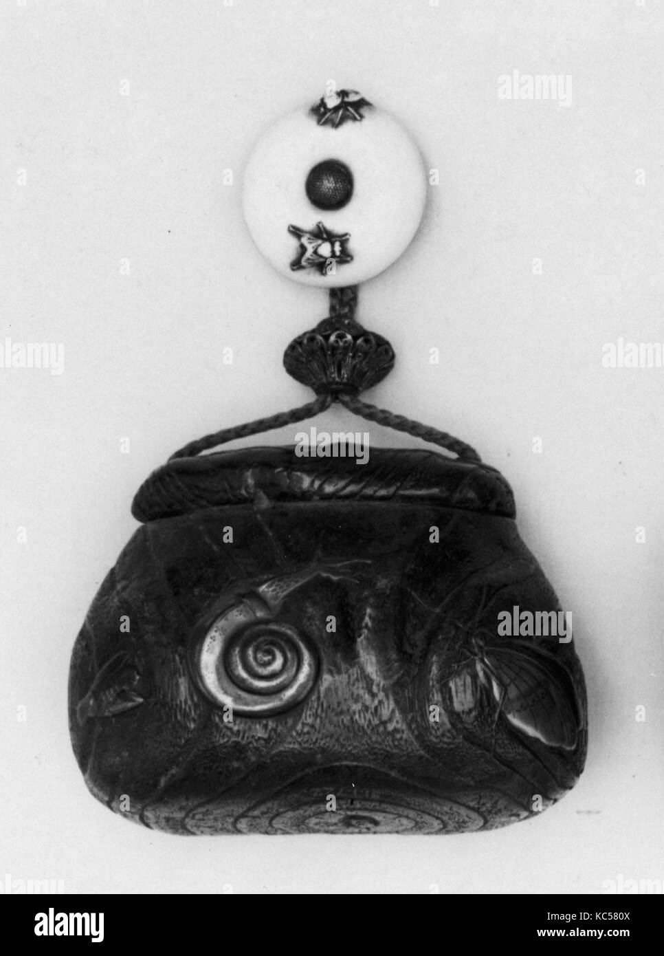 Custodia di tabacco, 1850-80, Giappone, lacca, H. 5 3/8 in. (13,7 cm); W. 3 1/2 in. (8,9 cm); D. 2. (5.1 cm), buste di tabacco Foto Stock