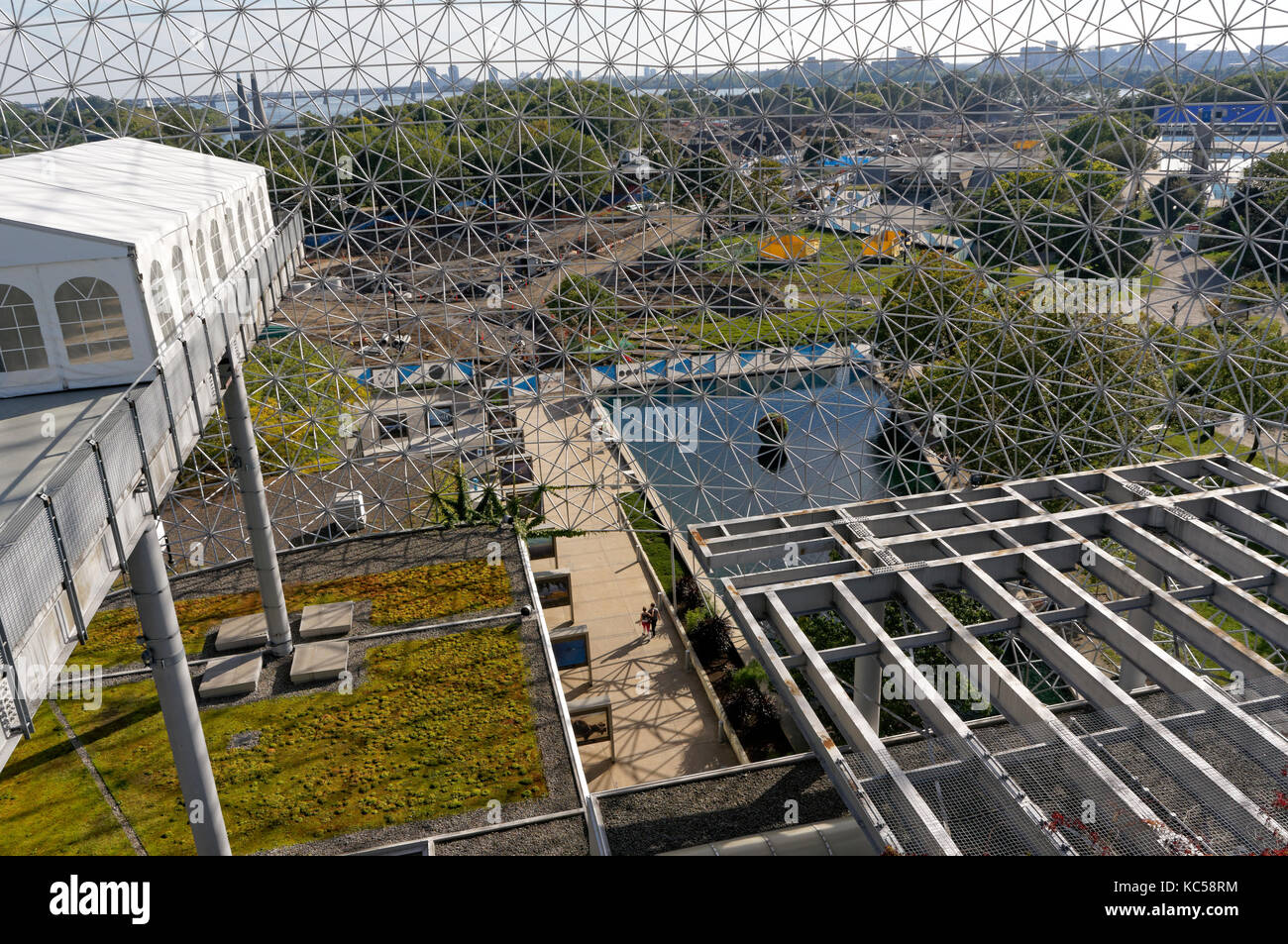 Interno della biosfera di Montreal che mostra il tetto verde e i progetti di costruzione 2017, Parc Jean Drapeau, Ile Sainte-Helene, Montreal, Quebec, Canada Foto Stock
