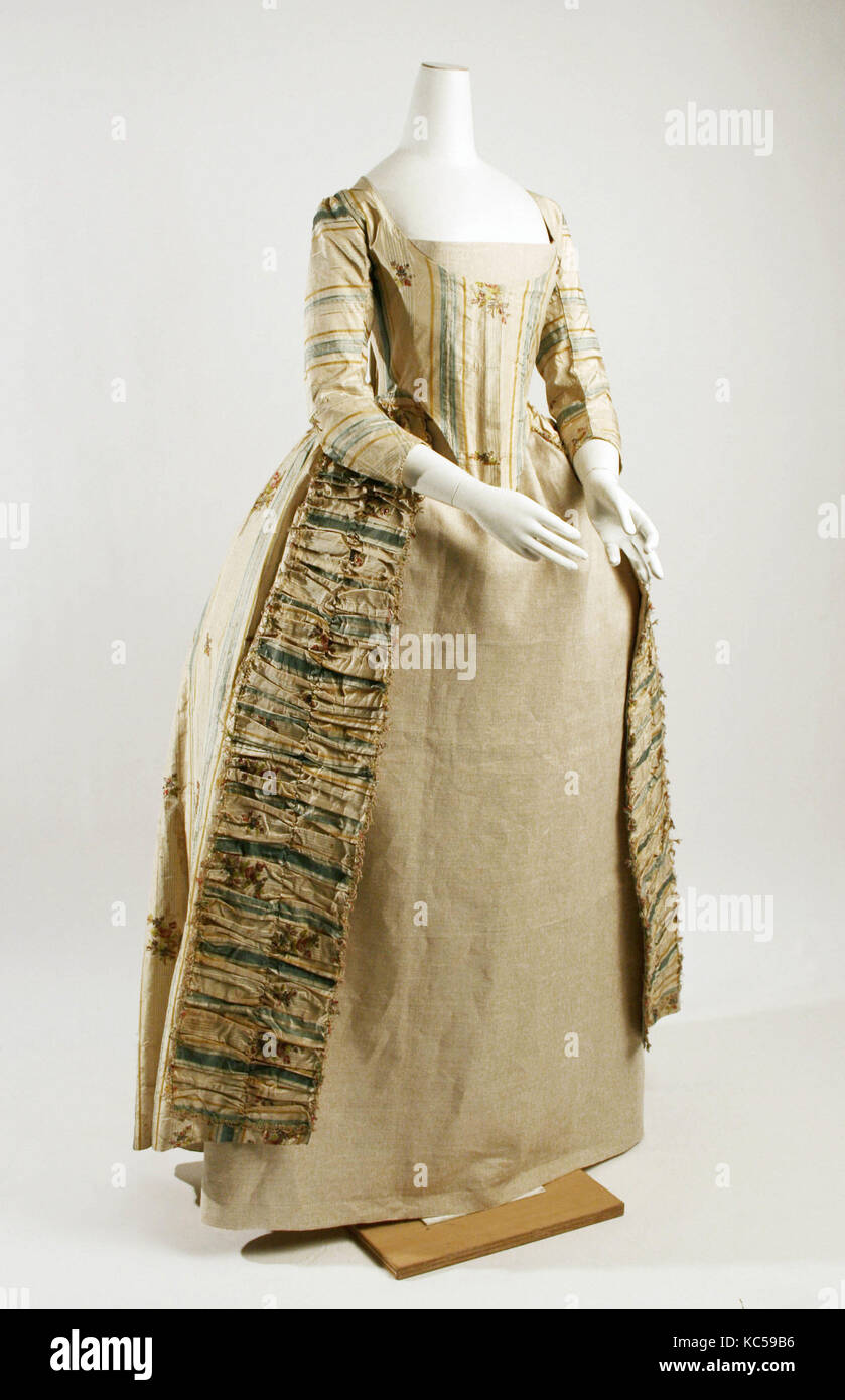 Abito, 1770-75, Tedesco, seta, fili metallici, un accappatoio à la  piémontaise è una variante del mantello di base à la française Foto stock -  Alamy