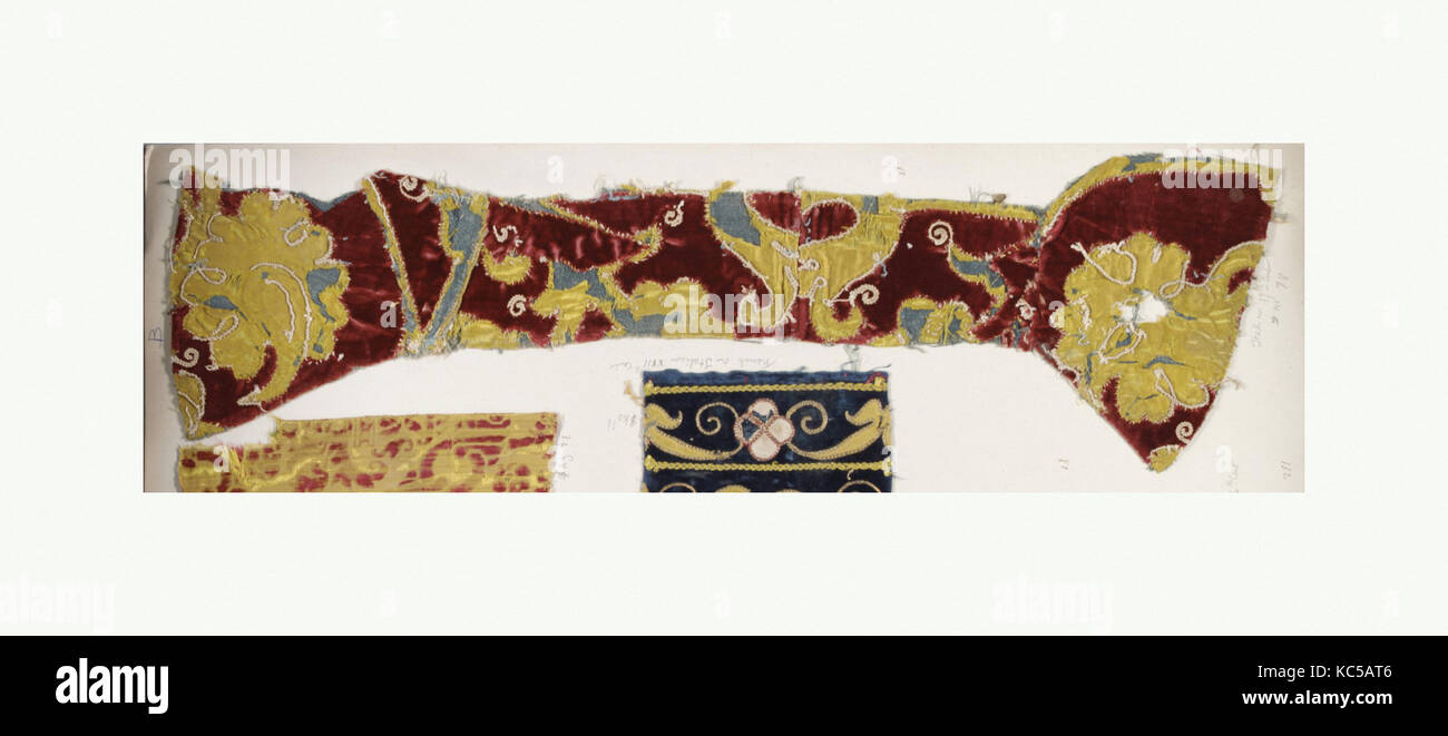 Un frammento, del XVII secolo, Italiano, seta, complessivo: 24 1/2 x 7 in. (62,2 x 17,8 cm), Textiles-Embroidered Foto Stock