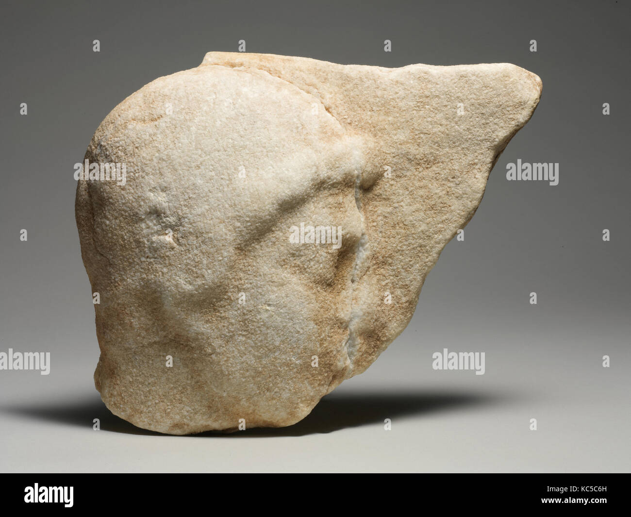 Rilievo marmoreo frammento con la testa di una gioventù, primo quarto del V secolo A.C. Foto Stock