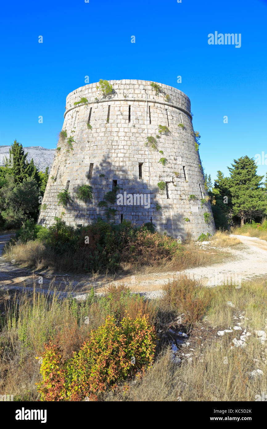 Forteca, l'Inglese Fort Wellington torre sopra la città di Korcula, Isola di Korcula, Croazia, Dalmazia, costa dalmata, l'Europa. Foto Stock