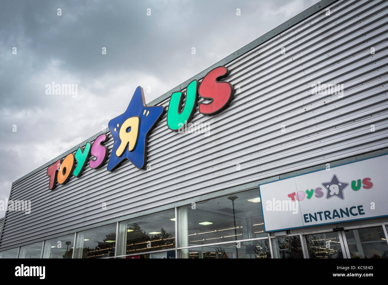 Toys R Us tori Bridge Industrial Estate store sulla strada Hayes, Hayes, UB2 5LN Foto Stock