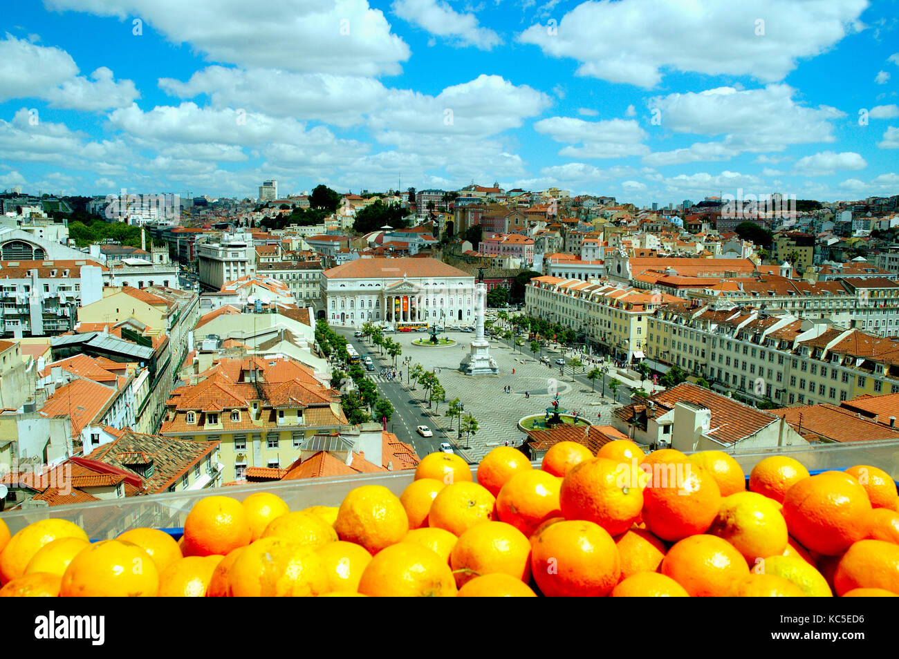 Piazza Rossio o Praça Dom Pedro IV, il cuore del centro storico. Lisbona, Portogallo Foto Stock