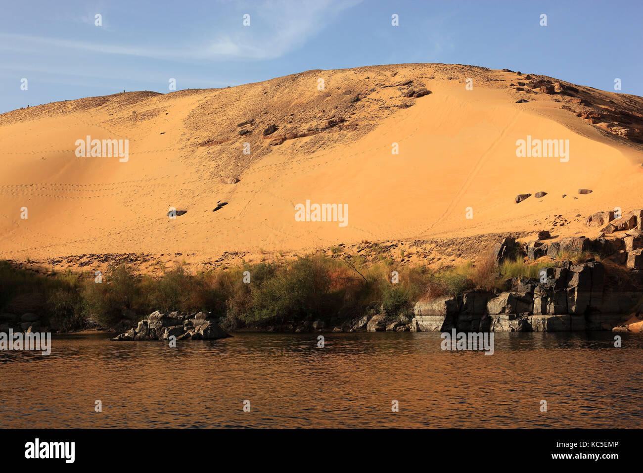 Paesaggio lungo il Nilo tra Assuan e nubian villaggi, Isola Elefantina, Alto Egitto, Africa Foto Stock