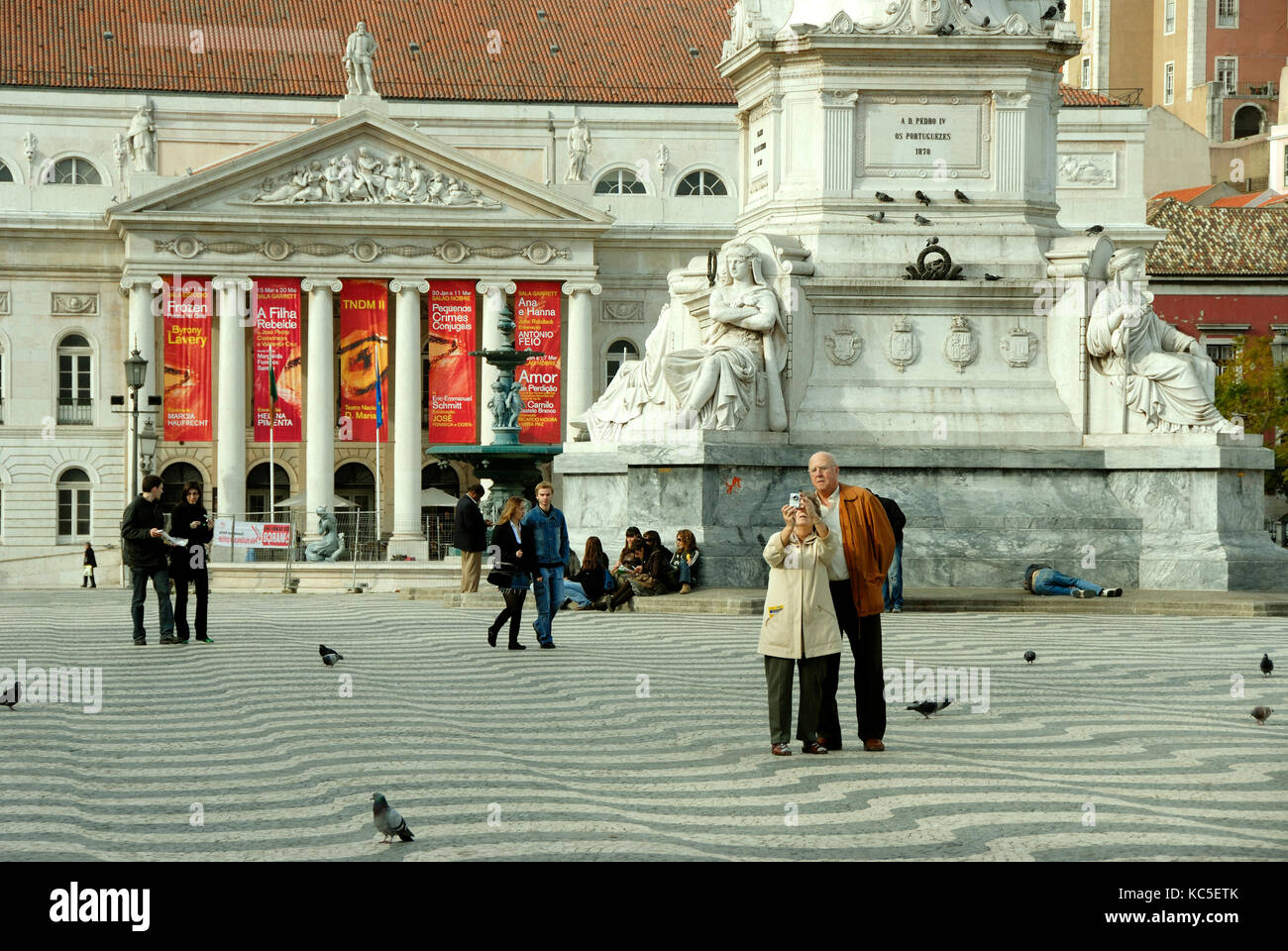 Piazza Rossio o Praça Dom Pedro IV, il cuore del centro storico. Lisbona, Portogallo Foto Stock